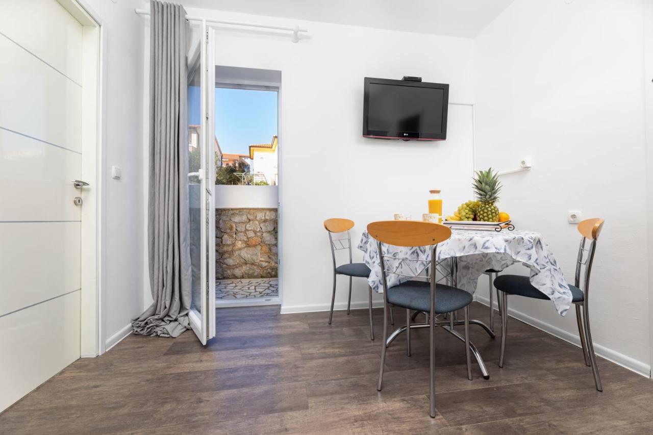 Apartments Aisa* Countryside Holiday Just 500M From The Beach! คิร์ก ภายนอก รูปภาพ